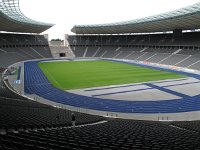IMG 2011 - Olympiastadion - Richtung Olympisches Feuer